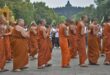 Borobudur Bersinar, Ribuan Cahaya Umat Buddha Penuhi Langit!