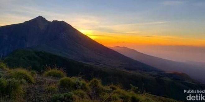 Bromo Lewat! Ini 7 Spot Sunrise yang Bikin Jatuh Hati