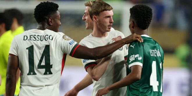 Cole Palmer dan Estevao, Obrolan Seru yang Bikin Penasaran!