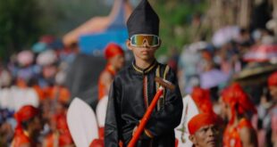Ibunda Terharu, Aksi Dikha di Pacu Jalur Kuansing Bikin Bangga!