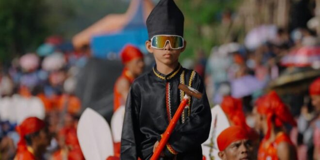 Ibunda Terharu, Aksi Dikha di Pacu Jalur Kuansing Bikin Bangga!