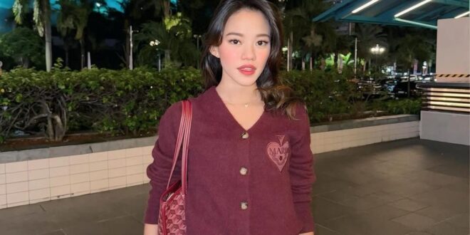 Intip Gaya Ummi Quary Menikmati Tiramisu di Restoran Mewah!