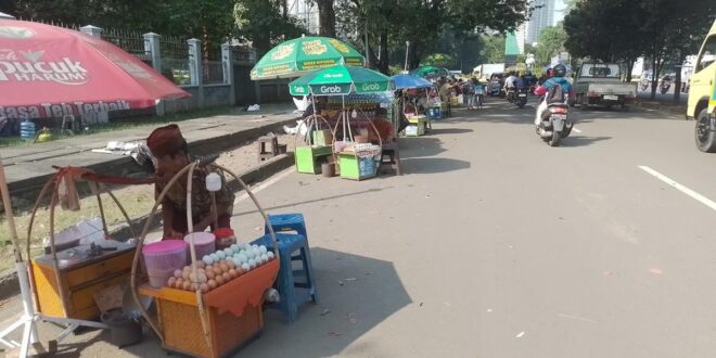 Jeritan Hati Pedagang Kerak Telor di PRJ, Sepi Pembeli, Modal pun Hilang?