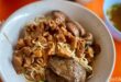 Mie Ayam Legendaris Ini Bikin Nagih dengan Topping 'Nyeleneh'!