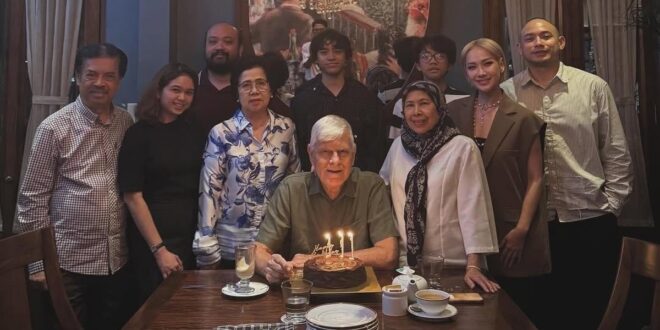 Momen Haru, BCL dan Tiko Merayakan Ulang Tahun Ayah Ashraf Sinclair di Jakarta