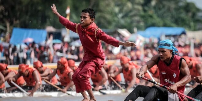Pacu Jalur, Lebih dari Sekadar Lomba Dayung, Ini Kisah Epiknya!