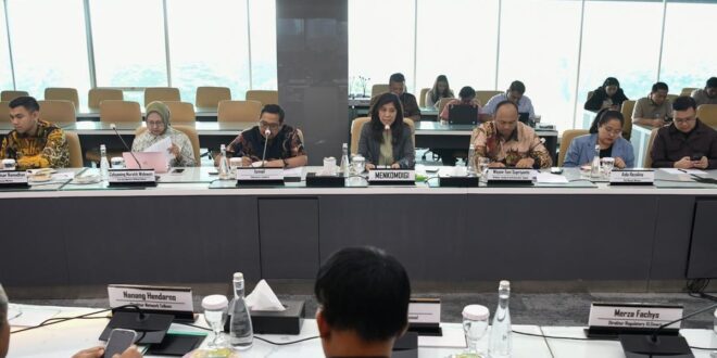 Satu NIK untuk Tiga Nomor HP? Kominfo Bisa Beri Sanksi Operator!
