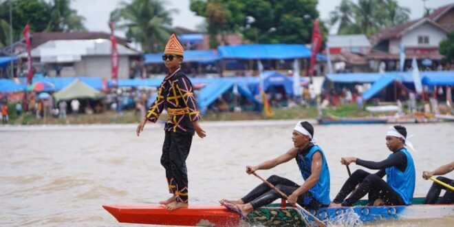 Sungai Ini Jadi Saksi Bisu Tradisi Pacu Jalur yang Bikin Dunia Terpukau!